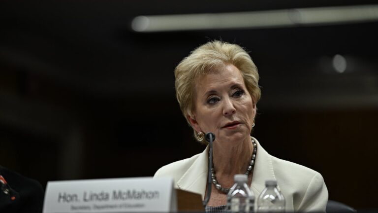 Colleges Losing Blame Game In Student Loan Crisis | Bankrate