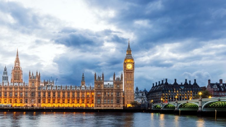 UK GDP stronger than expected, US retail sales post small gain,pound posts gains