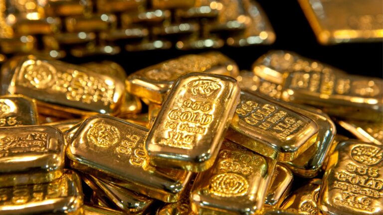 Gold (XAU/USD) Slips 1% and Flirts with $3300/oz Support